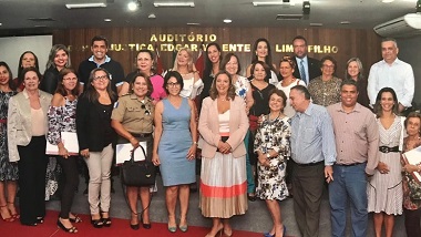 Fabiana Dal’Mas aborda tema feminicídio em recente reunião No MPAL