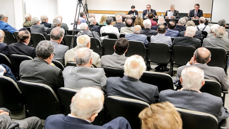 Reunião de aposentados realizada pela diretoria da APMP reúne cerca de 80 membros