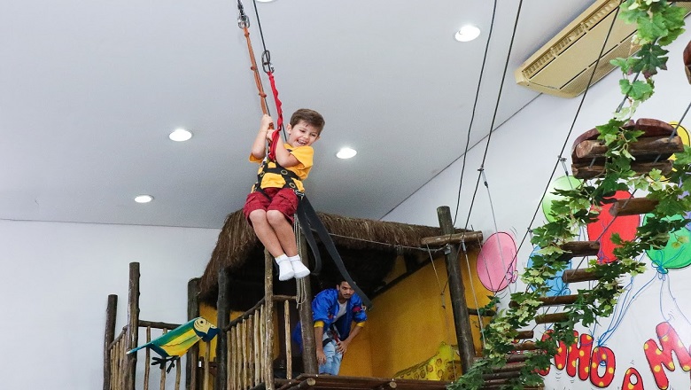 Festa ‘Uma Fábrica de Chocolate’ reúne dezenas de associados e familiares