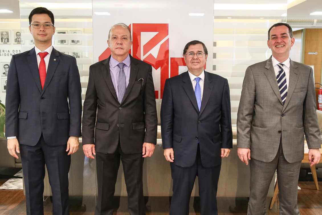 APMP recebe visita do procurador de Justiça Luiz Antonio Marrey