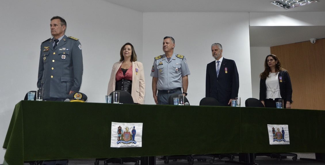 Fabiana Dal’Mas é agraciada com ‘Medalha do Mérito Comunitário’
