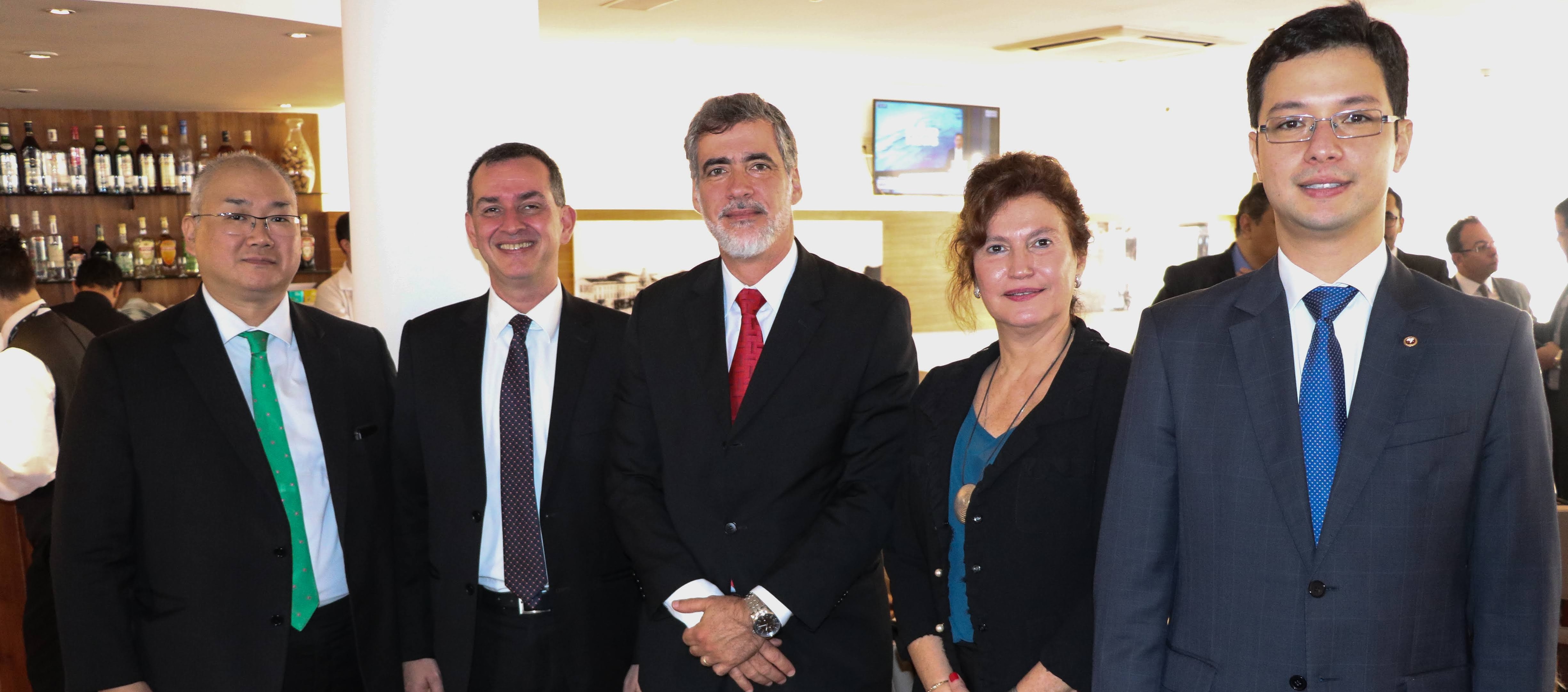 Membros do STJ, CNJ e TJSP visitam sede social da APMP