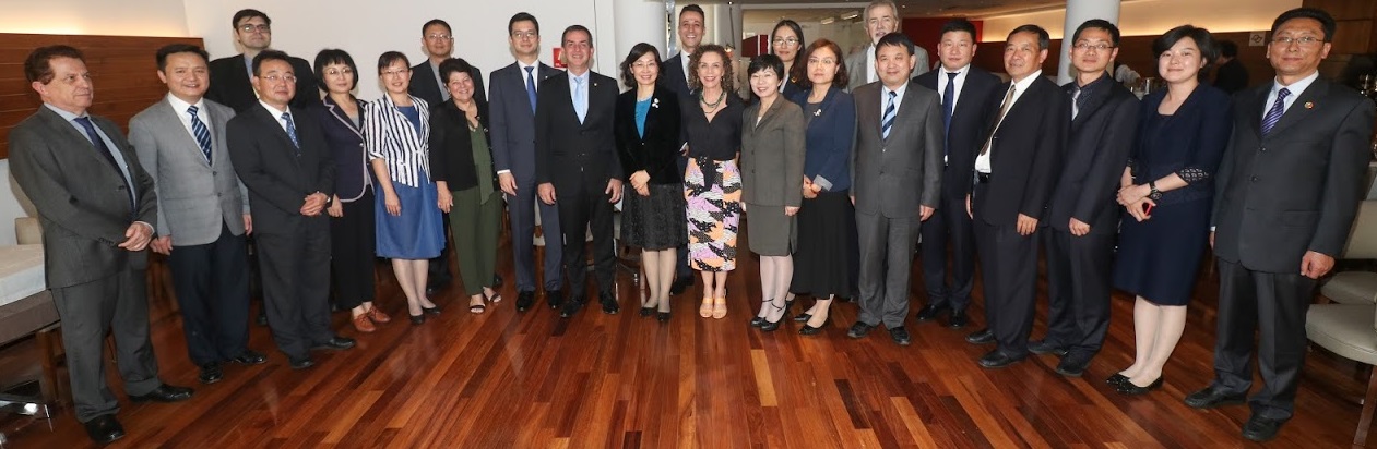 Integrantes do Ministério Público da China visitam APMP