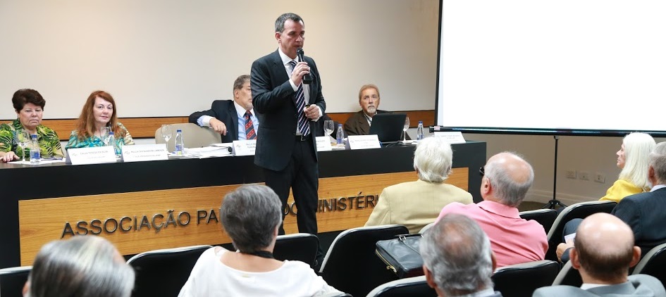 Cerca de 70 aposentados participaram de reunião realizada pela APMP