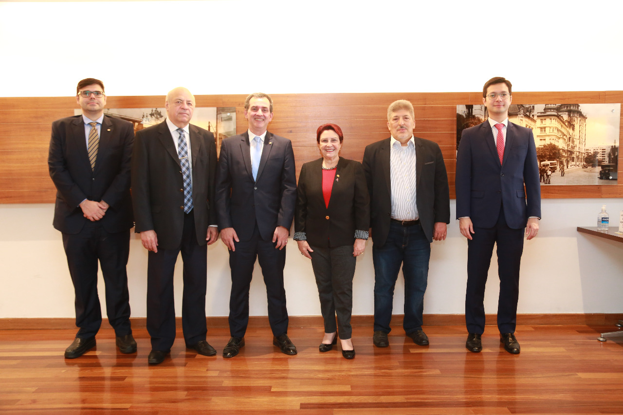 Deputada Edna Macedo visita diretoria da APMP
