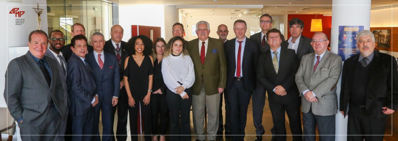 Diretoria da APMP recebe representantes dos consulados da Alemanha, Espanha, EUA, França e México