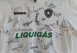Camisa do Botafogo - Camisa Infantil time do Botafogo Camisa Kappa do Botafogo usada por um jovem torcedor na final da Taça Guanabara no Maracanã de 2009 e autografada pel