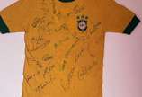 Essa camisa pertence ao acervo do ex jogador Pa... - Essa camisa pertence ao acervo do ex jogador Palhinha (camisa 9) que faleceu esse ano em julho.<br>Foi vestida por ele num jogo amistoso da sele...