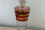 Cristal, Licoreira Vintage - Licoreira em Cristal Europeu, anos 50, com rica decoração em dourado e vermelho e tampa. Em perfeito estado. 37 cm altura por 16 cm. parte mais larga.
