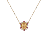 Gargantilha de 45 cm em ouro amarelo 18k, com 0... - Gargantilha de 45 cm em ouro amarelo 18k, com 0,30 ct de rubis, 0,30 ct de diamantes, pingente de aprox. 1,5 cm e 2,2 g.