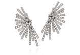 Par de brincos em ouro branco 18k, com 2,14 ct ... - Par de brincos em ouro branco 18k, com 2,14 ct de diamantes, 3,5 cm e 8 g.