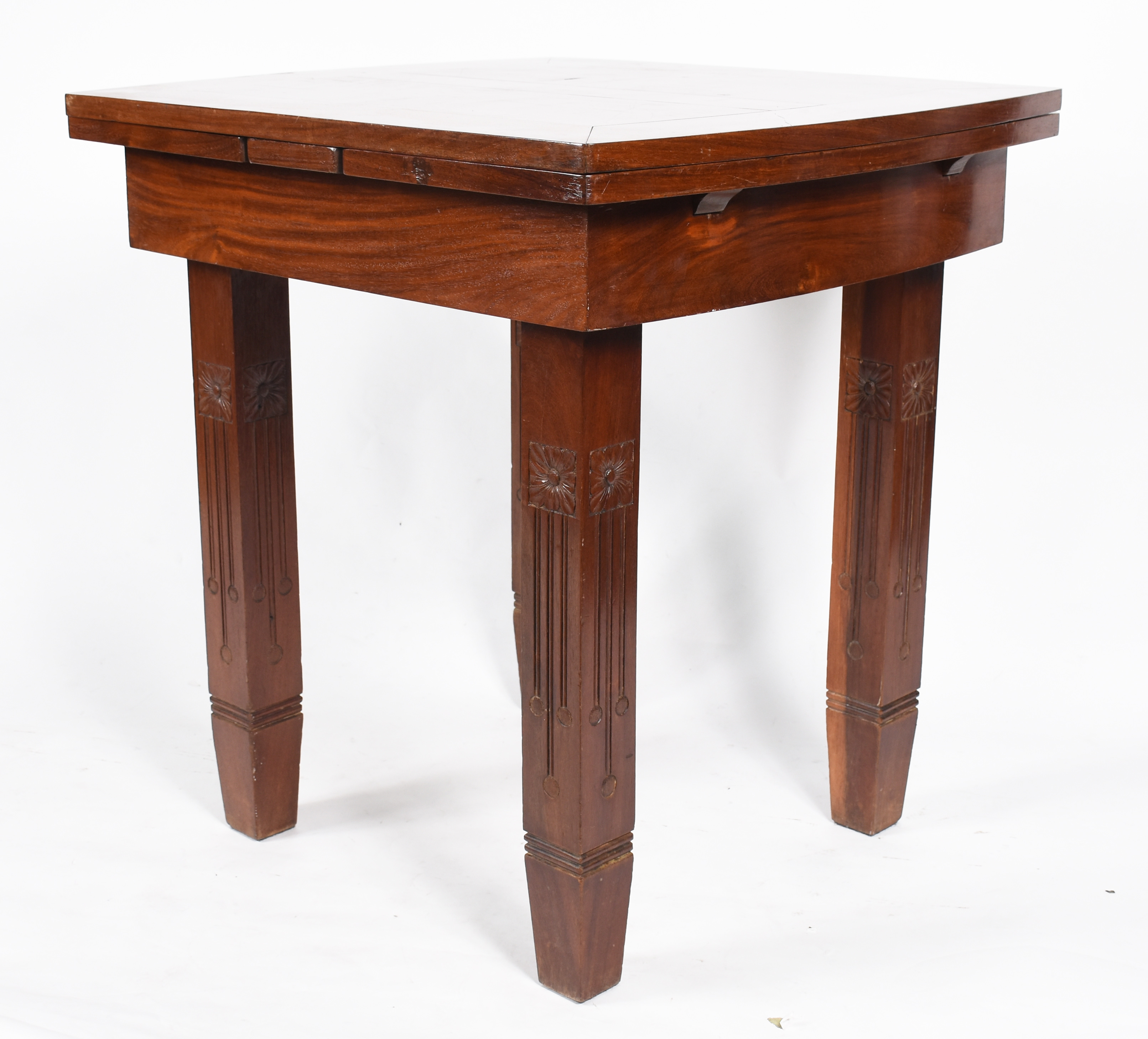 Mesa com abas de madeira nobre estilo ingles, cada aba mede 28 cm. - foto 2 de 4