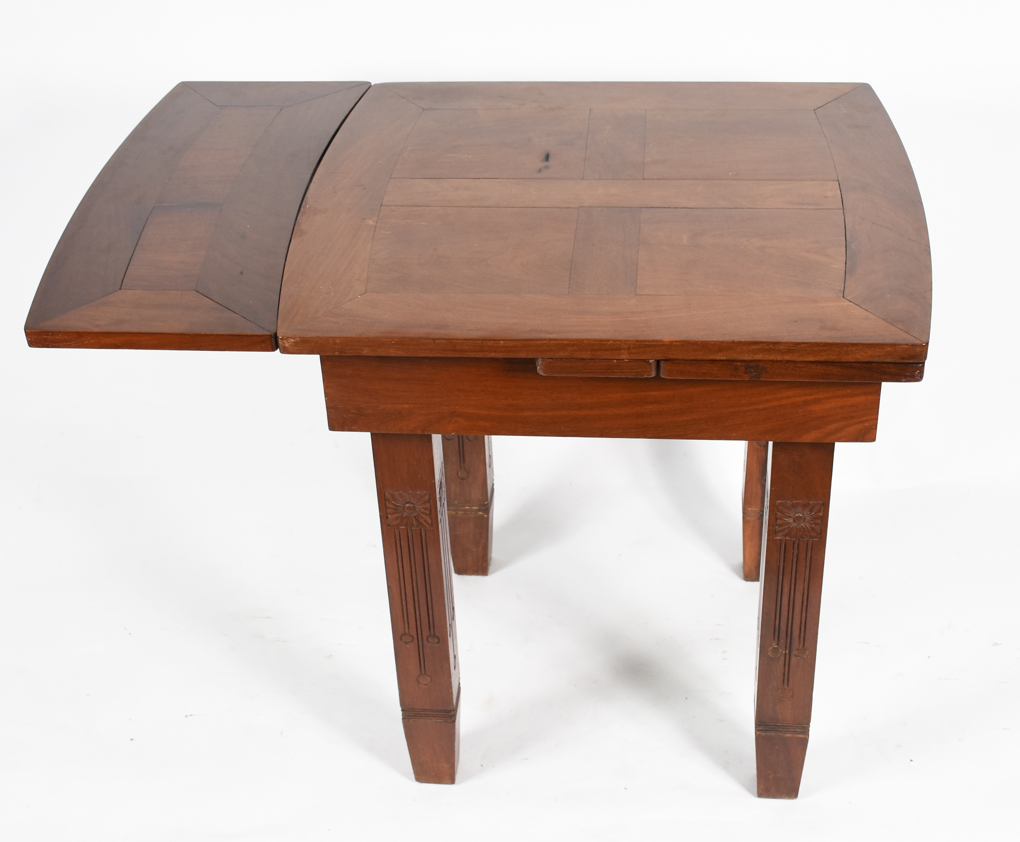 Mesa com abas de madeira nobre estilo ingles, cada aba mede 28 cm. - foto 3 de 4