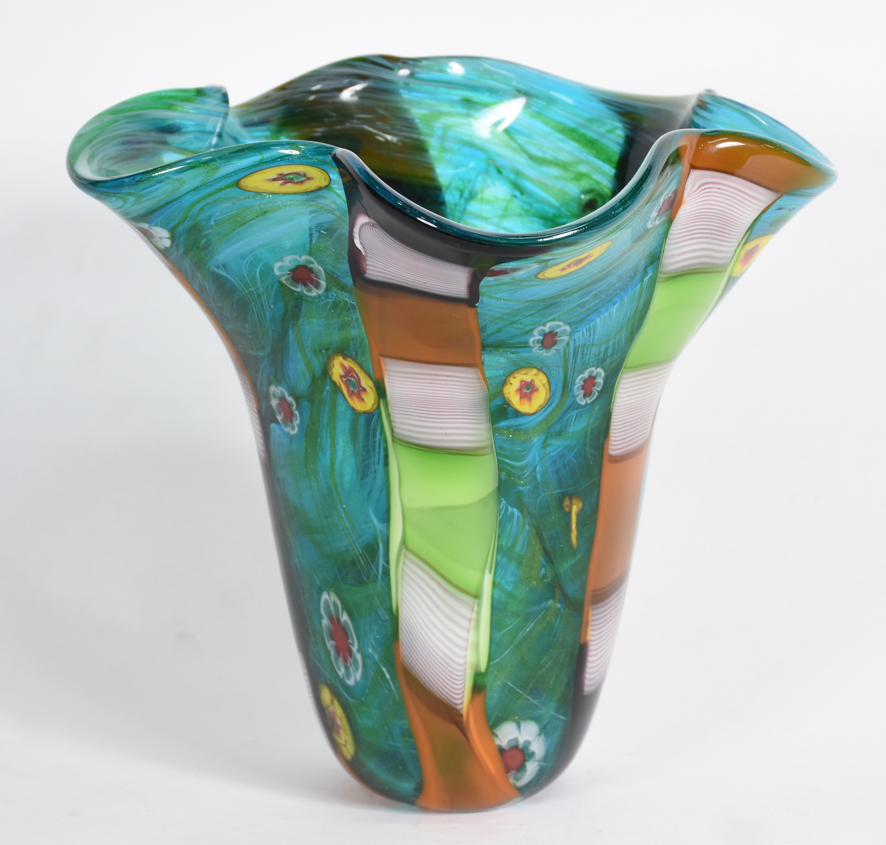 Vaso em murano decorado com trabalhos diversos e policromia, borda em... - foto 1 de 4