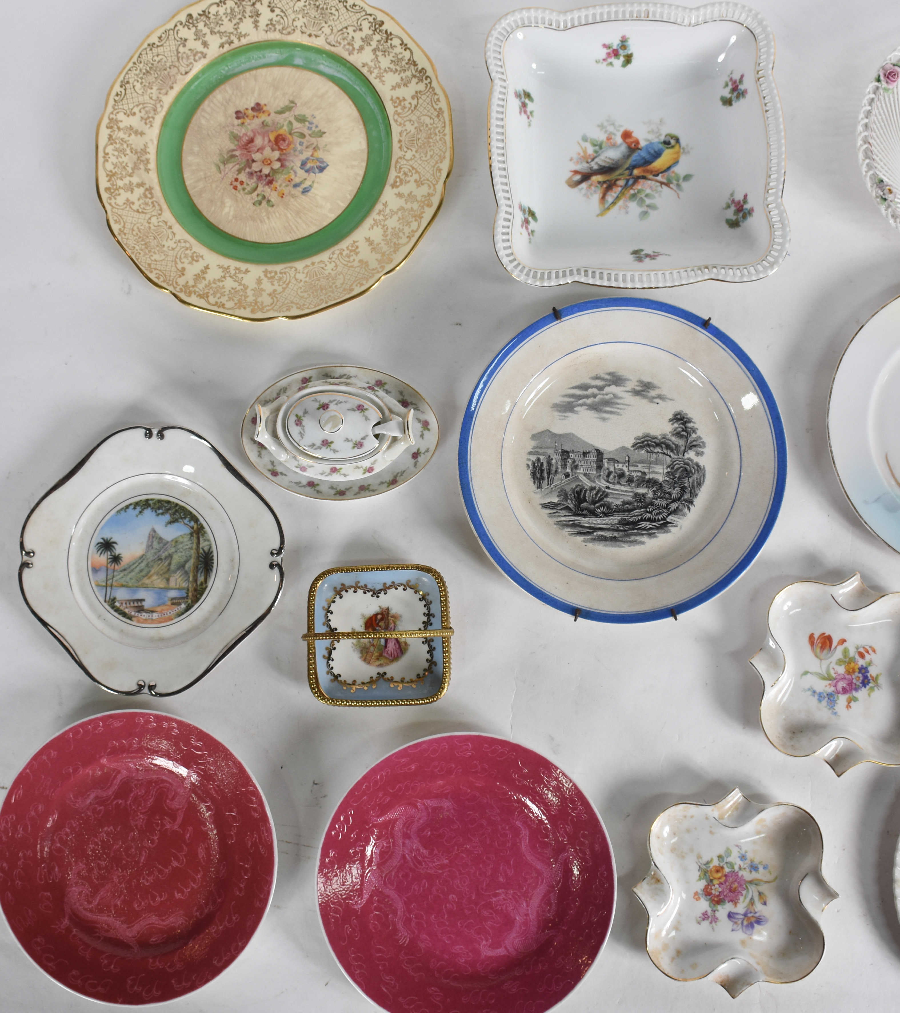 Diversas peças de porcelana, sendo 9 pratos, 2 fruteiras, 2 porta... - foto 2 de 6