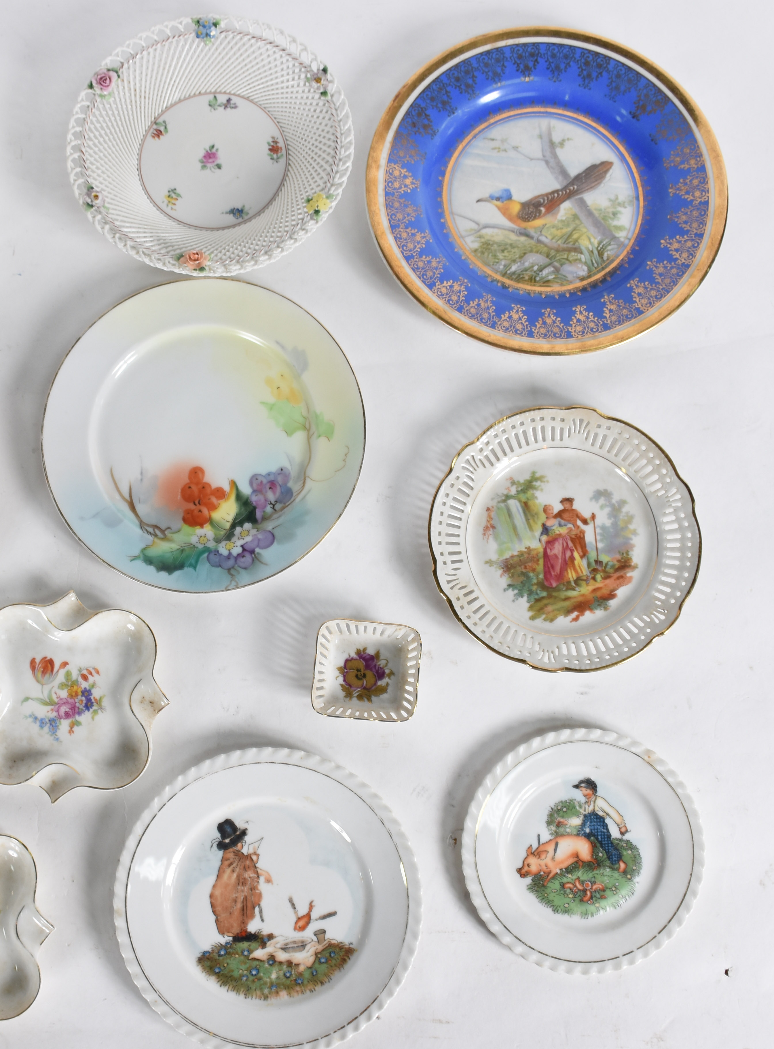 Diversas peças de porcelana, sendo 9 pratos, 2 fruteiras, 2 porta... - foto 3 de 6
