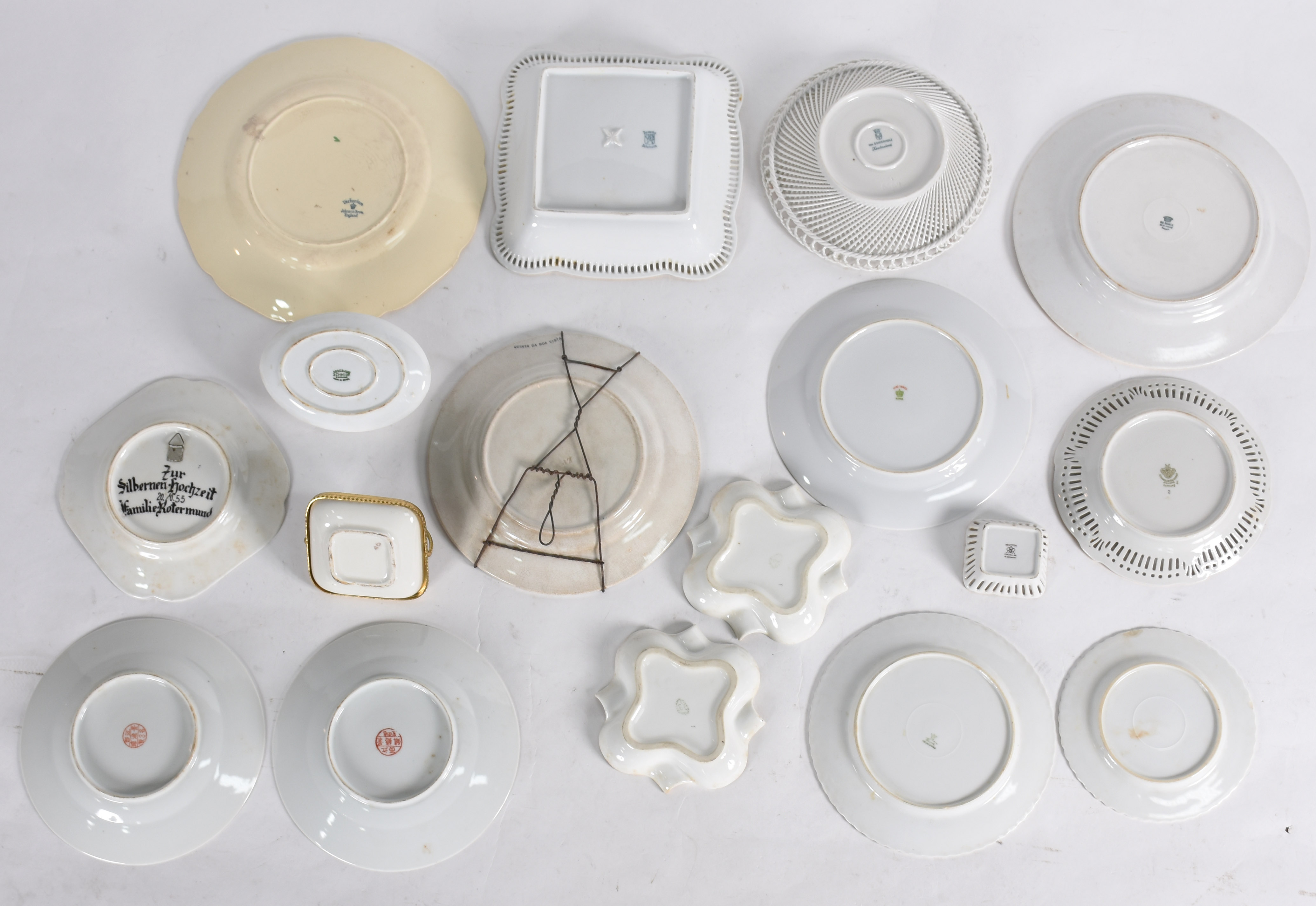 Diversas peças de porcelana, sendo 9 pratos, 2 fruteiras, 2 porta... - foto 4 de 6