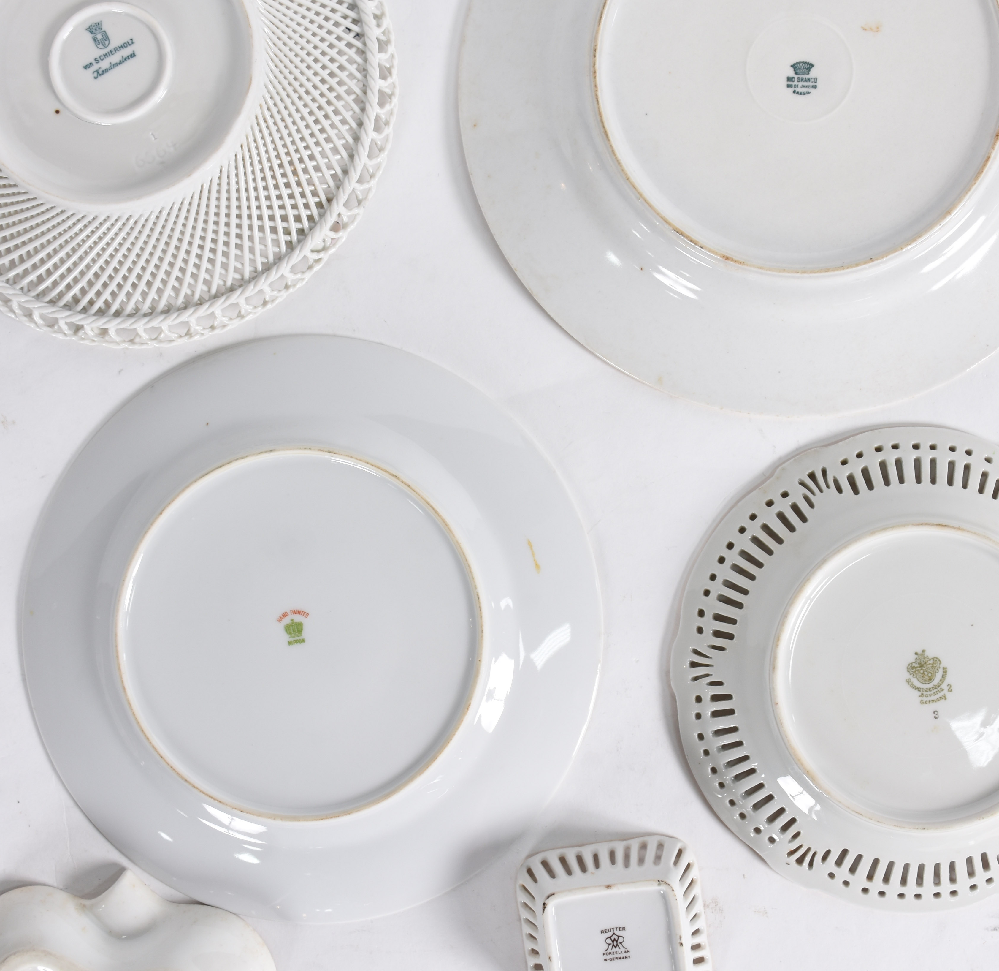 Diversas peças de porcelana, sendo 9 pratos, 2 fruteiras, 2 porta... - foto 5 de 6