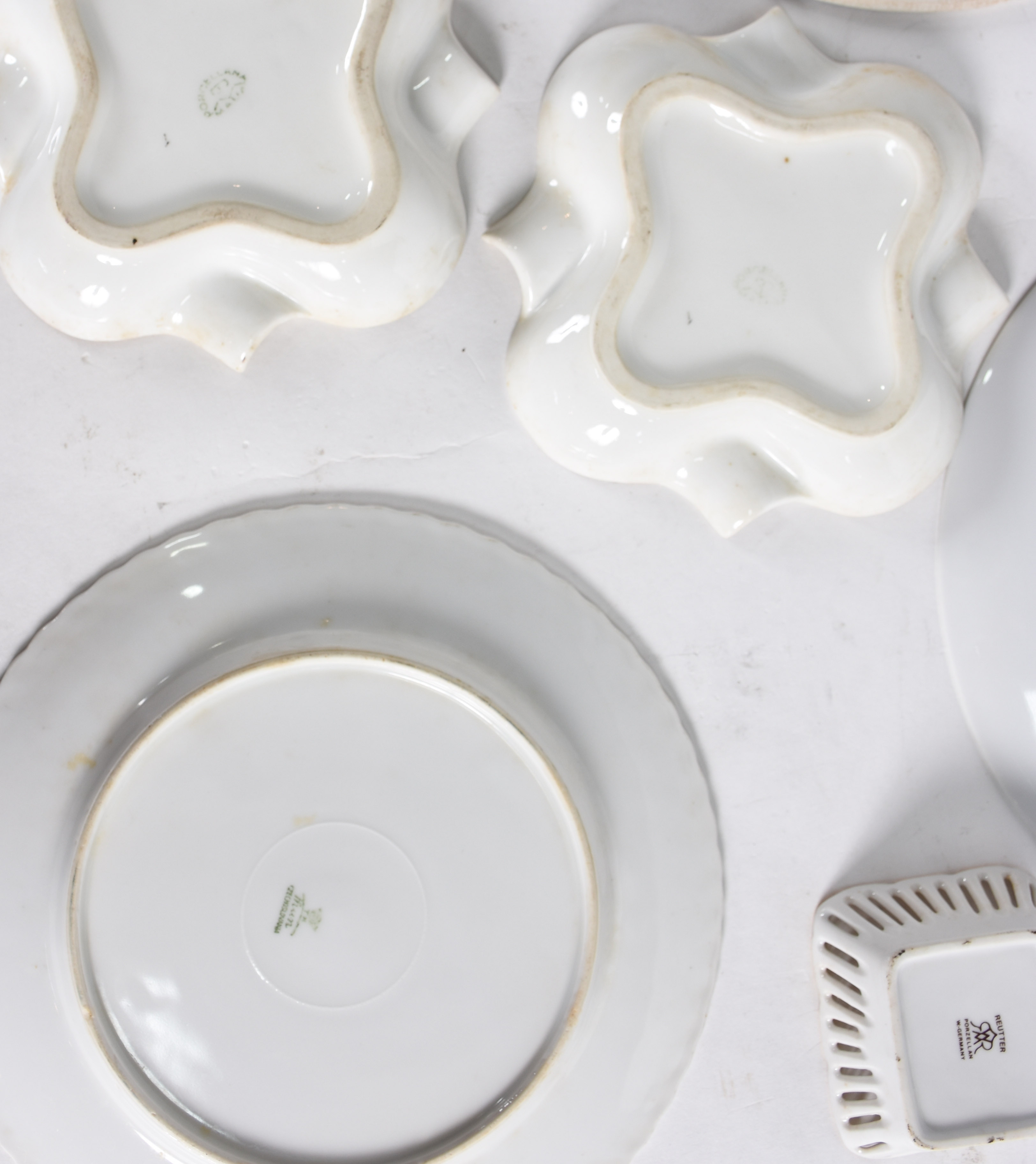 Diversas peças de porcelana, sendo 9 pratos, 2 fruteiras, 2 porta... - foto 6 de 6