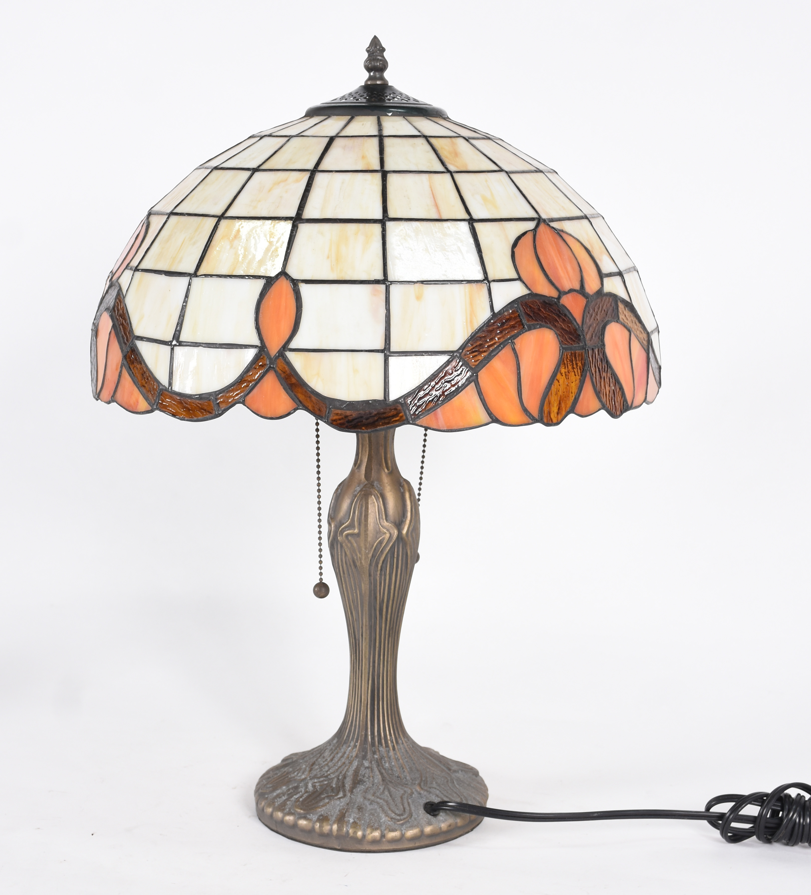 Luminária de mesa estilo TIFFANY para 2 luzes , com cúpula em pasta... - foto 2 de 3