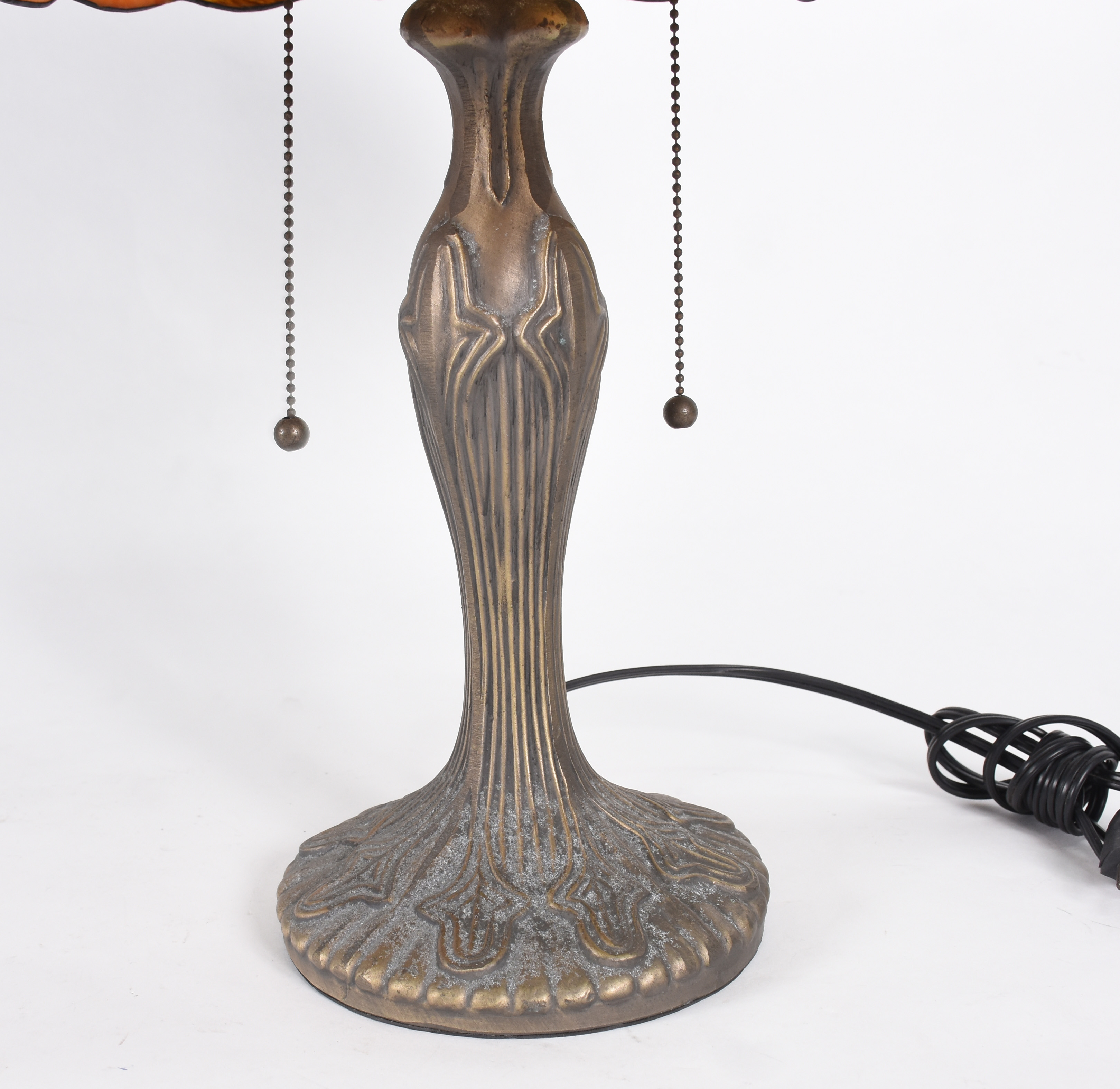 Luminária de mesa estilo TIFFANY para 2 luzes , com cúpula em pasta... - foto 3 de 3
