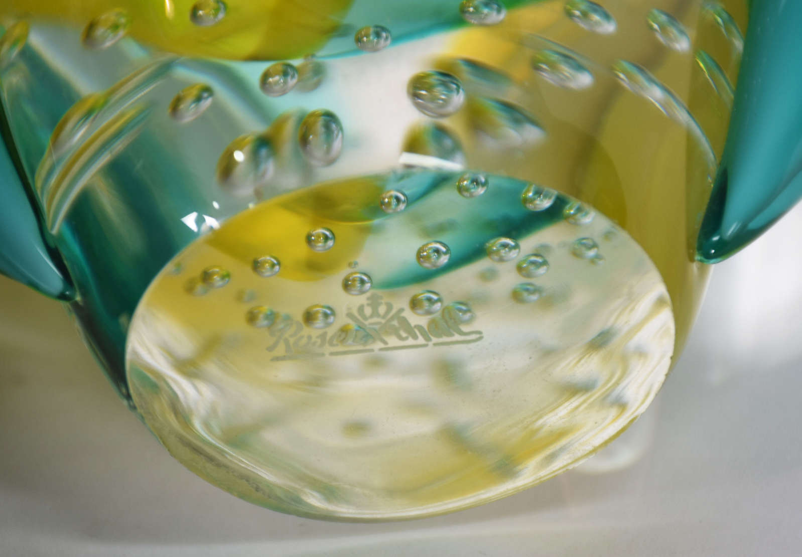 Jarro de cristal transparente com mesclas em verde e amarelo. Assinada na base., Rosenthal, foto 4 de 4