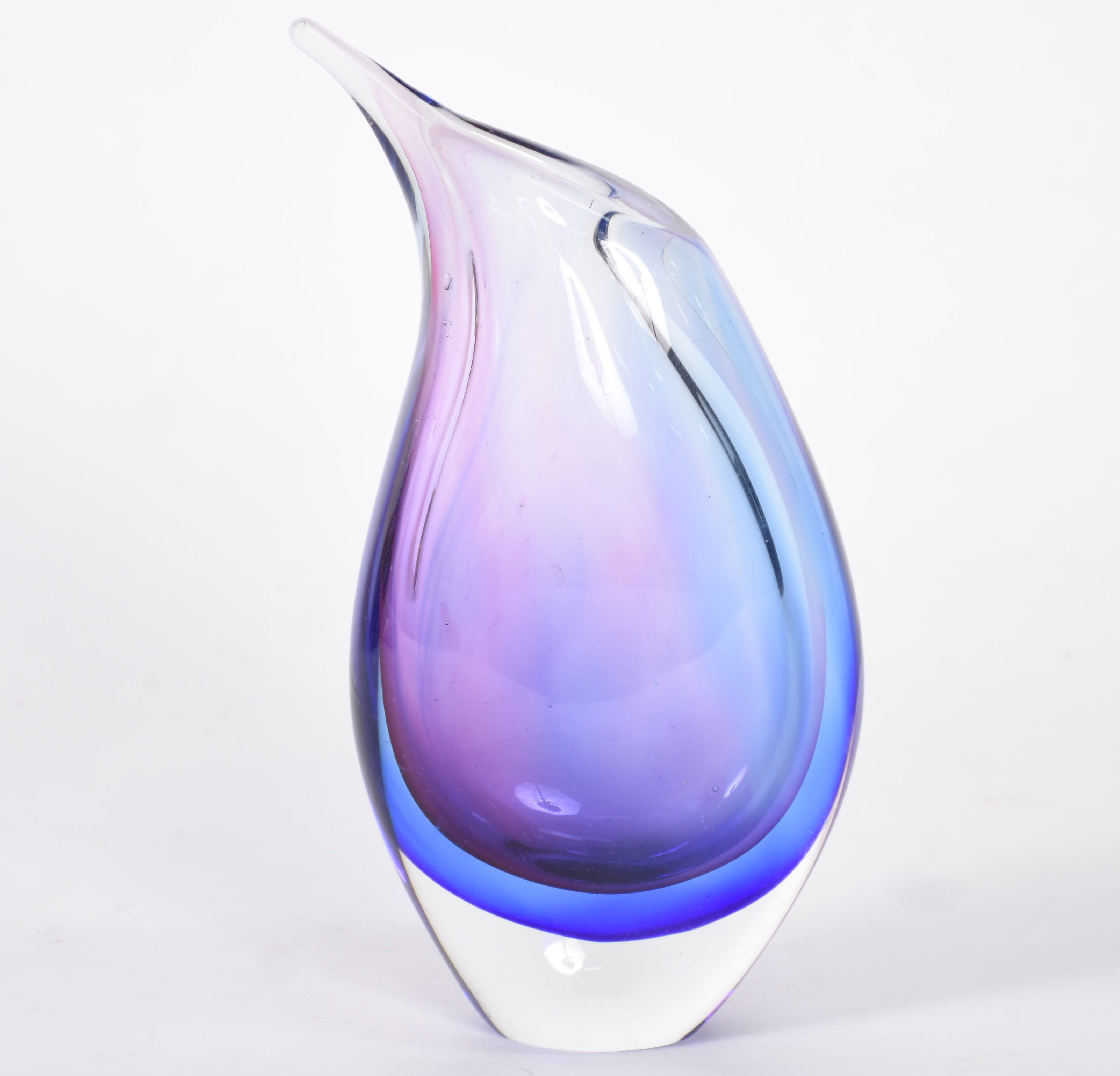 Jarro decorativo de vidro lilás transparente com borda em forma de... - foto 1 de 3