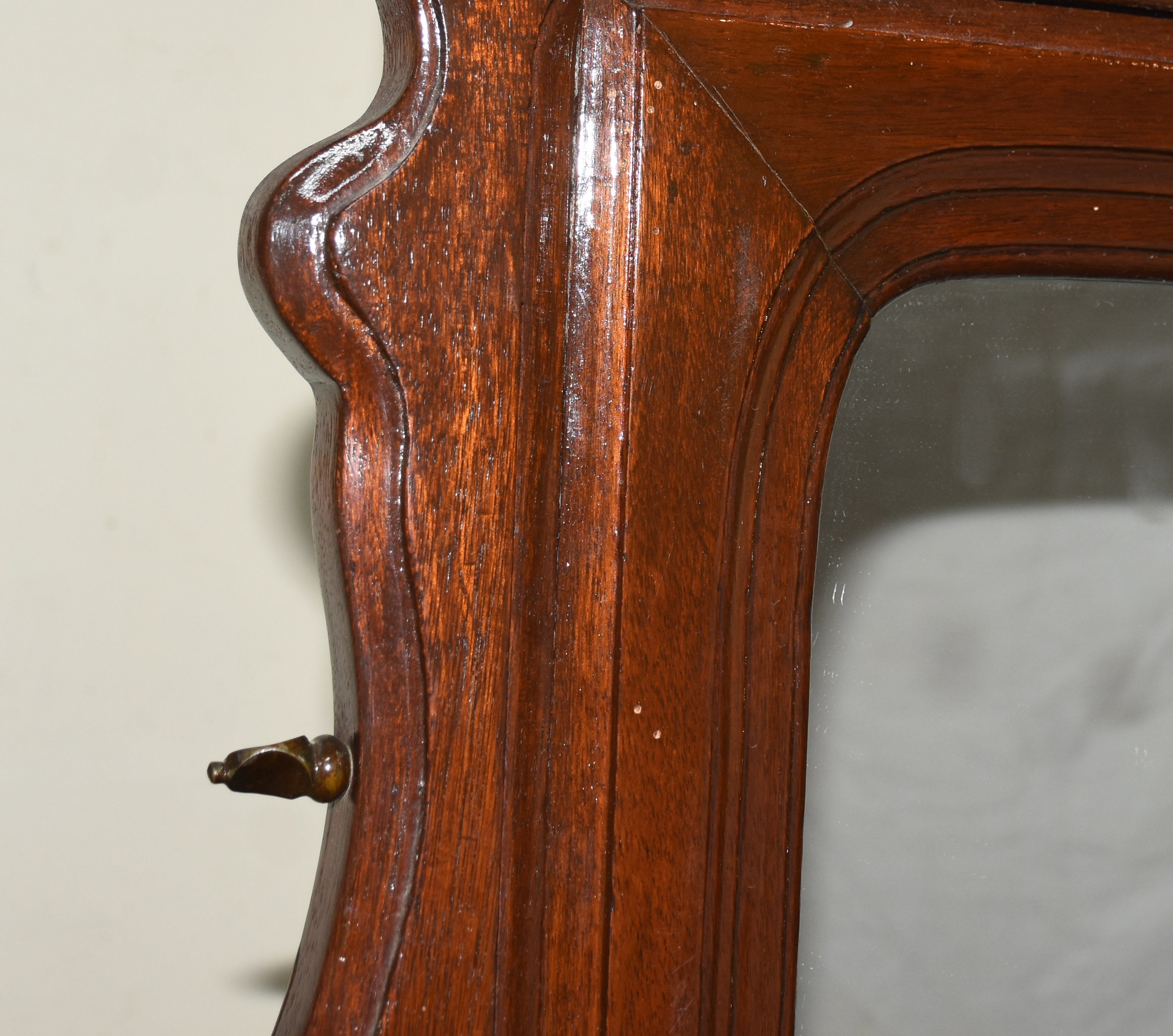 Móvel cômoda/ toilette de madeira nobre, 2 gavetões e 2 gavetas... - foto 3 de 6
