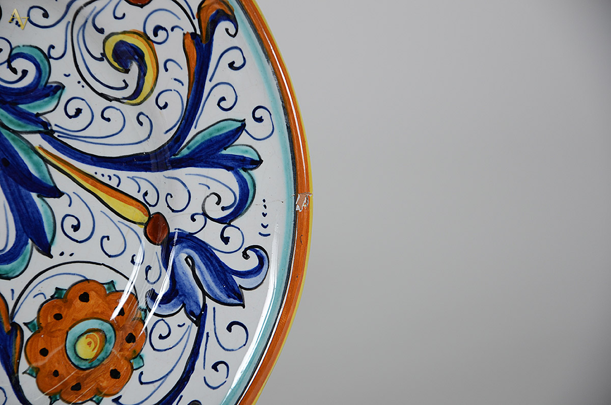 Oito pratos diversos de porcelana e faiança. Diâmetros de 20 à 26,5... - foto 5 de 5