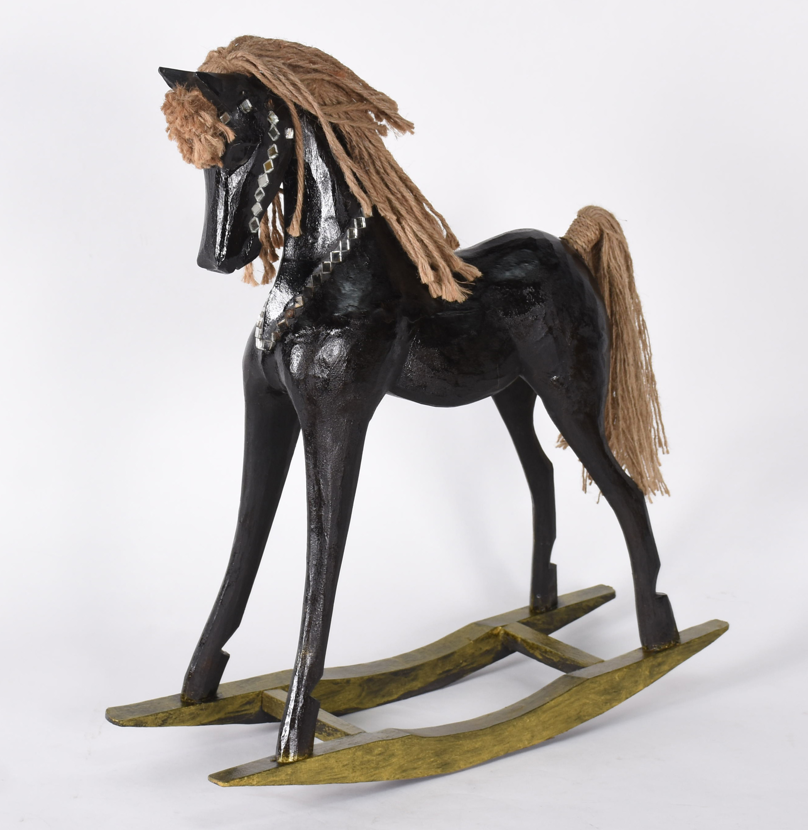 Estatueta decorativa de madeira pintada representando "Cavalo de... - foto 1 de 4