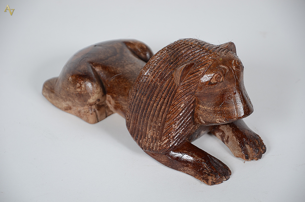 LEÃO - Bichos de Prado - Escultura de madeira. Medidas 20 x 9 cm e... - foto 1 de 2