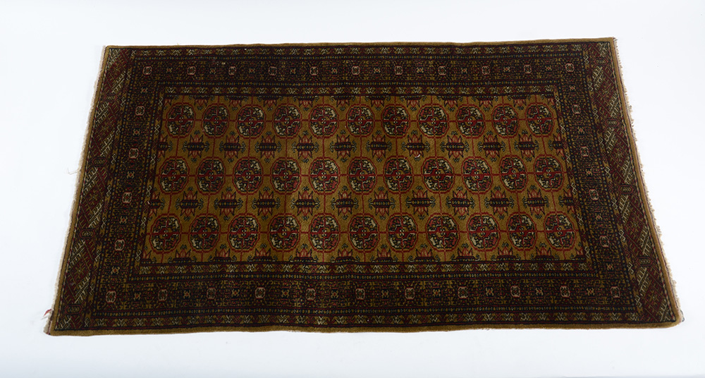 Tapete Pakistan. Medidas 1,56 x 0,95 m.