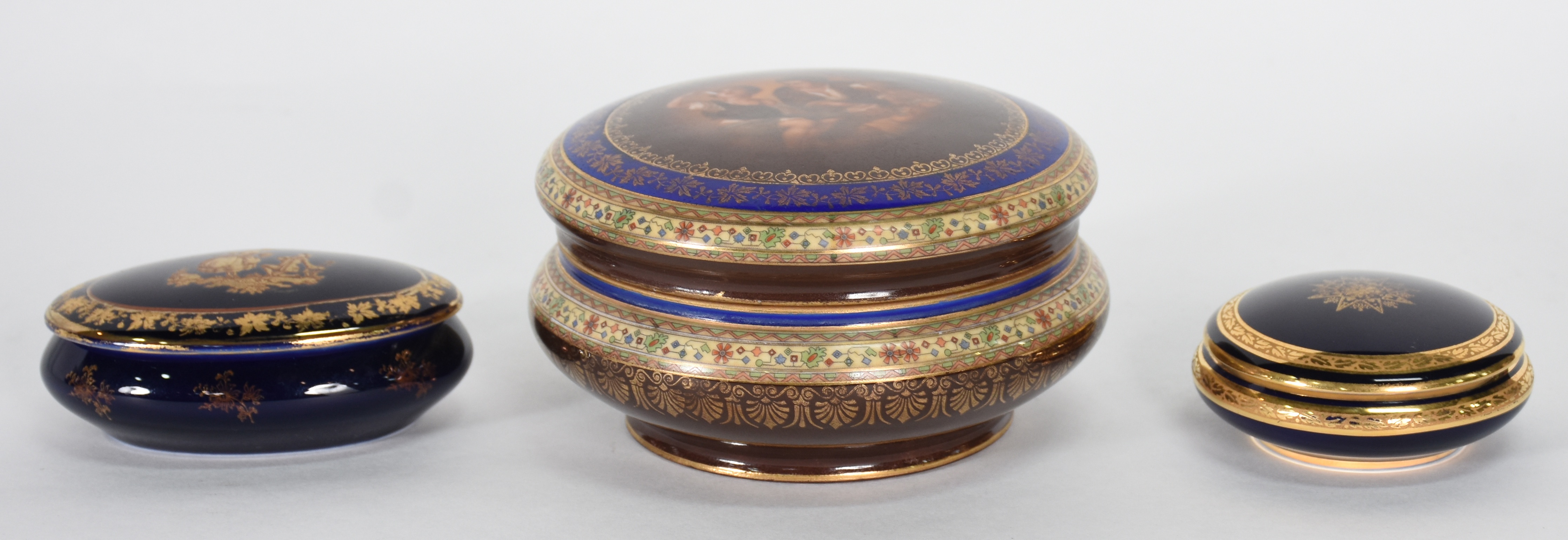 Três caixinhas de porcelana européia azul cobalto e dourado - foto 2 de 7