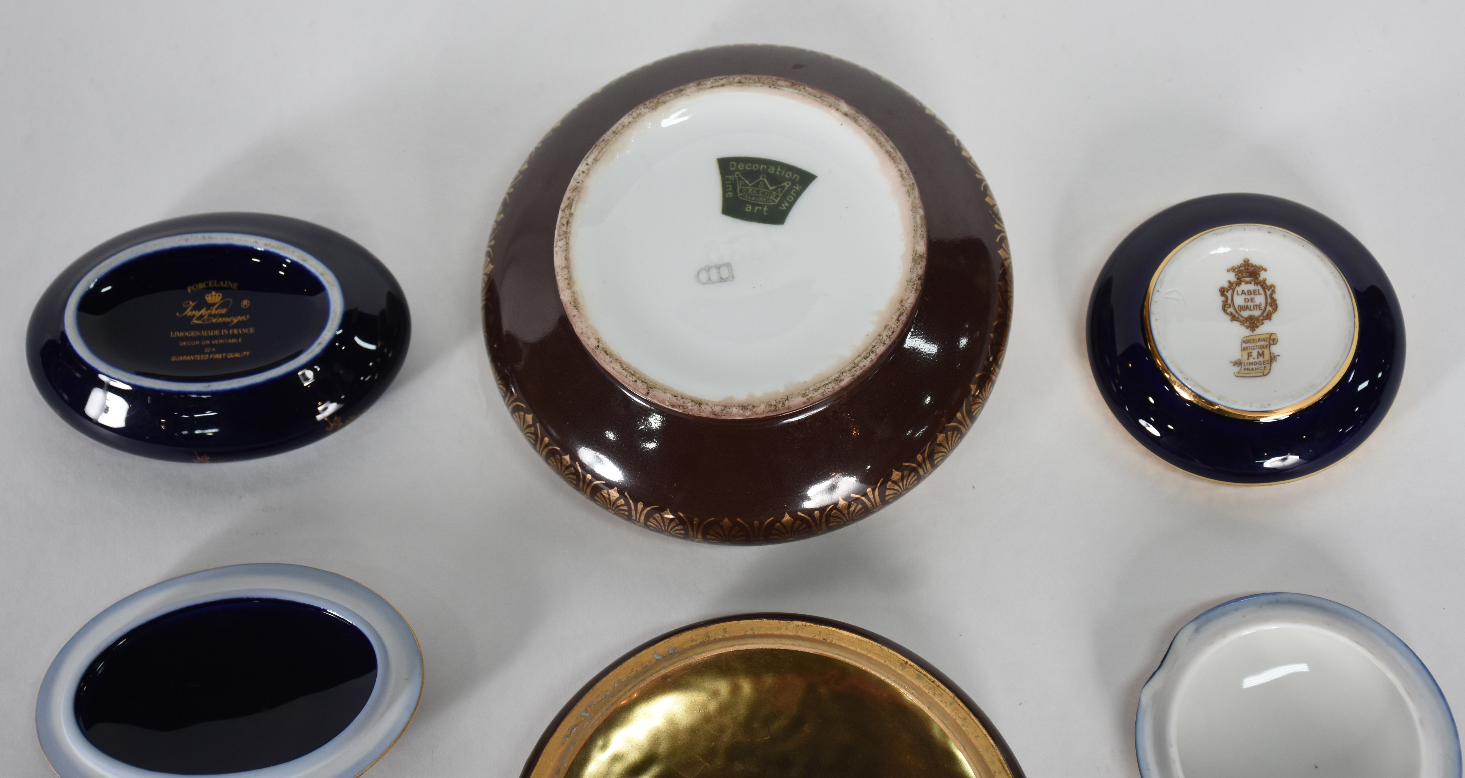 Três caixinhas de porcelana européia azul cobalto e dourado - foto 4 de 7