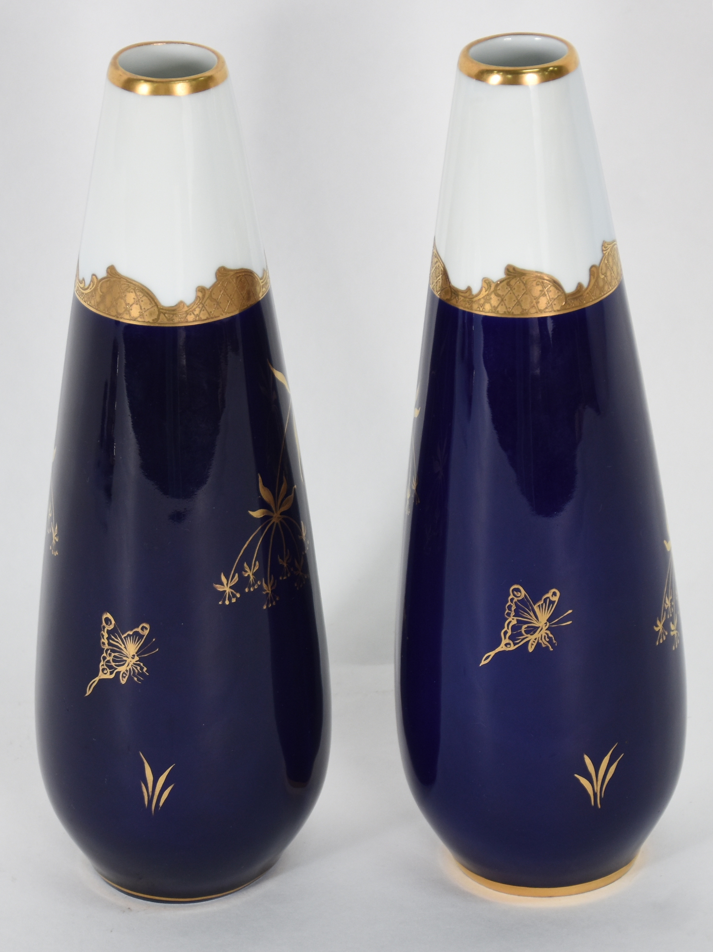 Par de vasos de porcelana Schimdt azul cobalto e dourado, pintados a... - foto 3 de 4