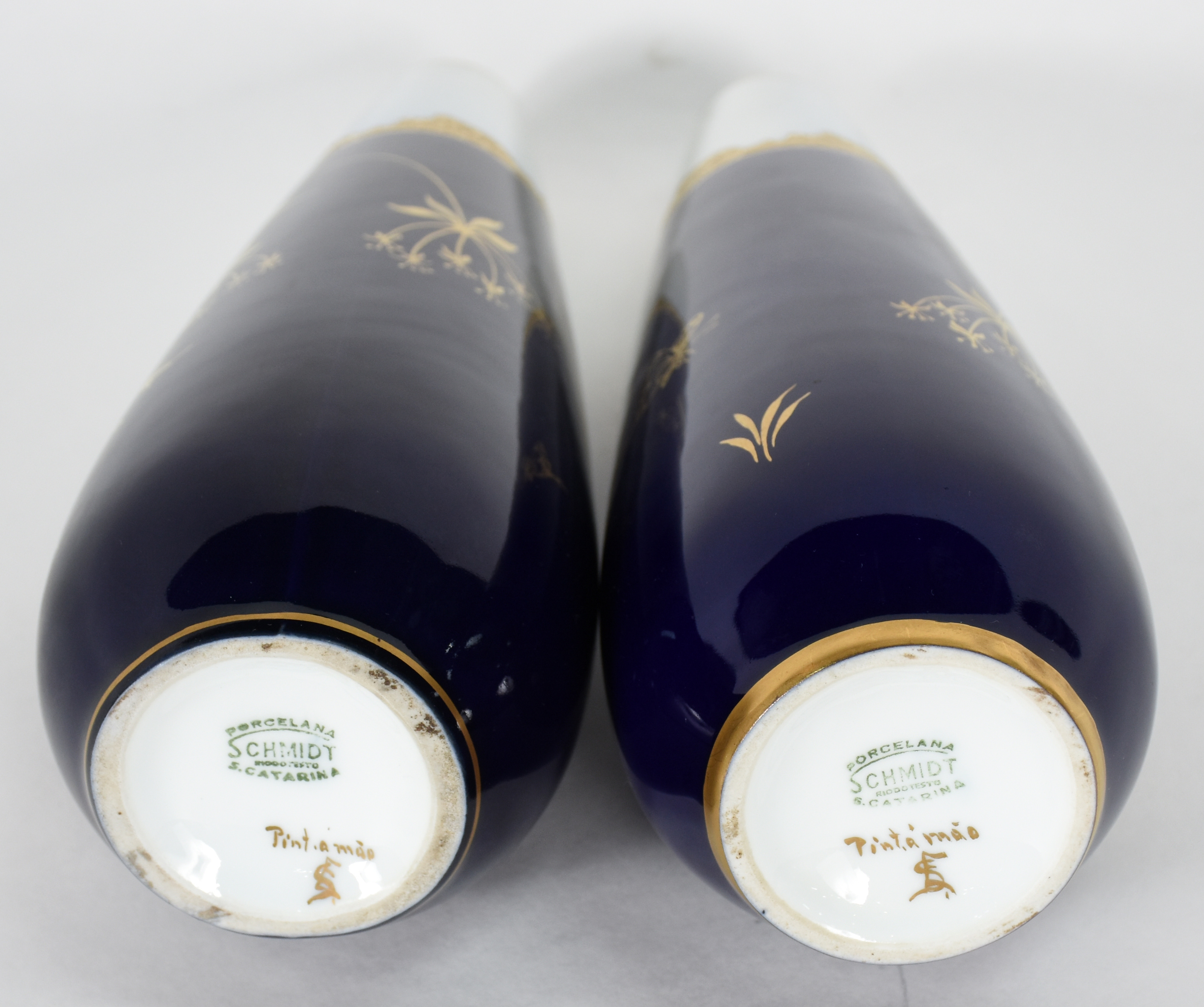 Par de vasos de porcelana Schimdt azul cobalto e dourado, pintados a... - foto 4 de 4