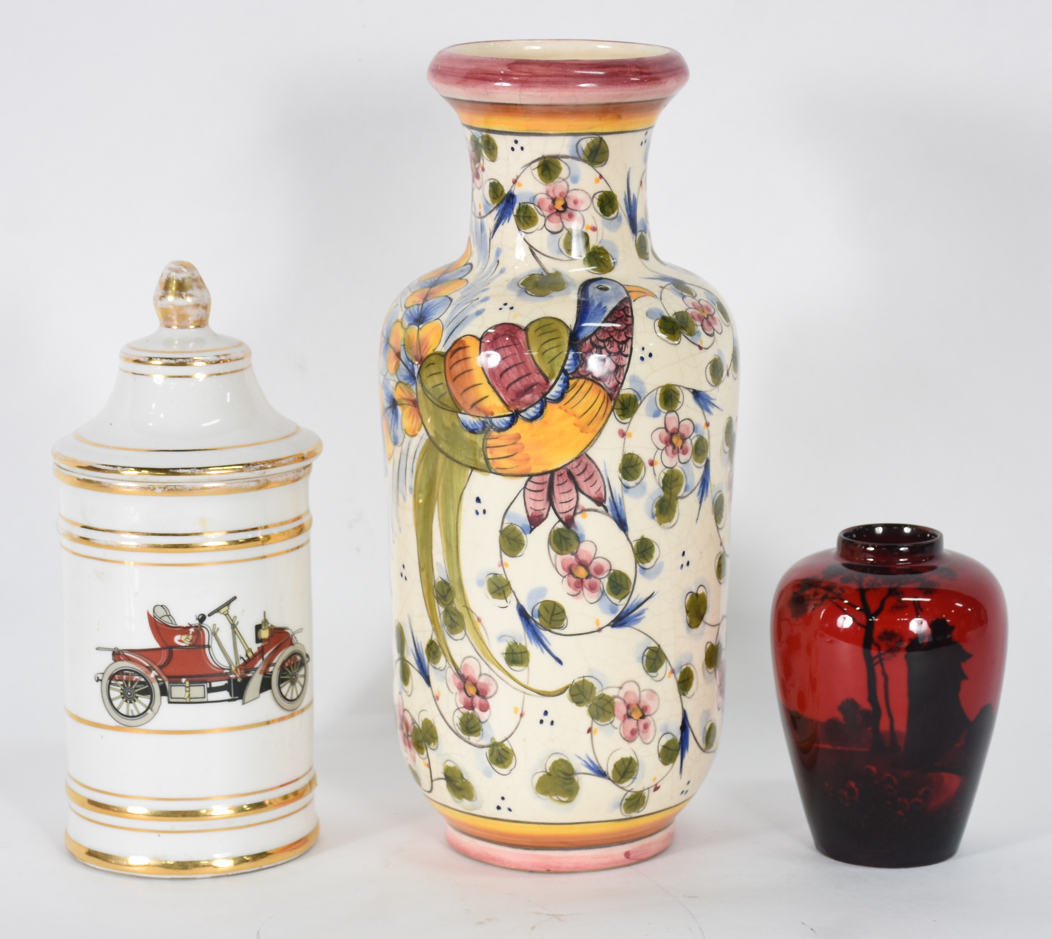 Três peças diversas de porcelana sendo, vaso Luis Salvador com... - foto 1 de 8