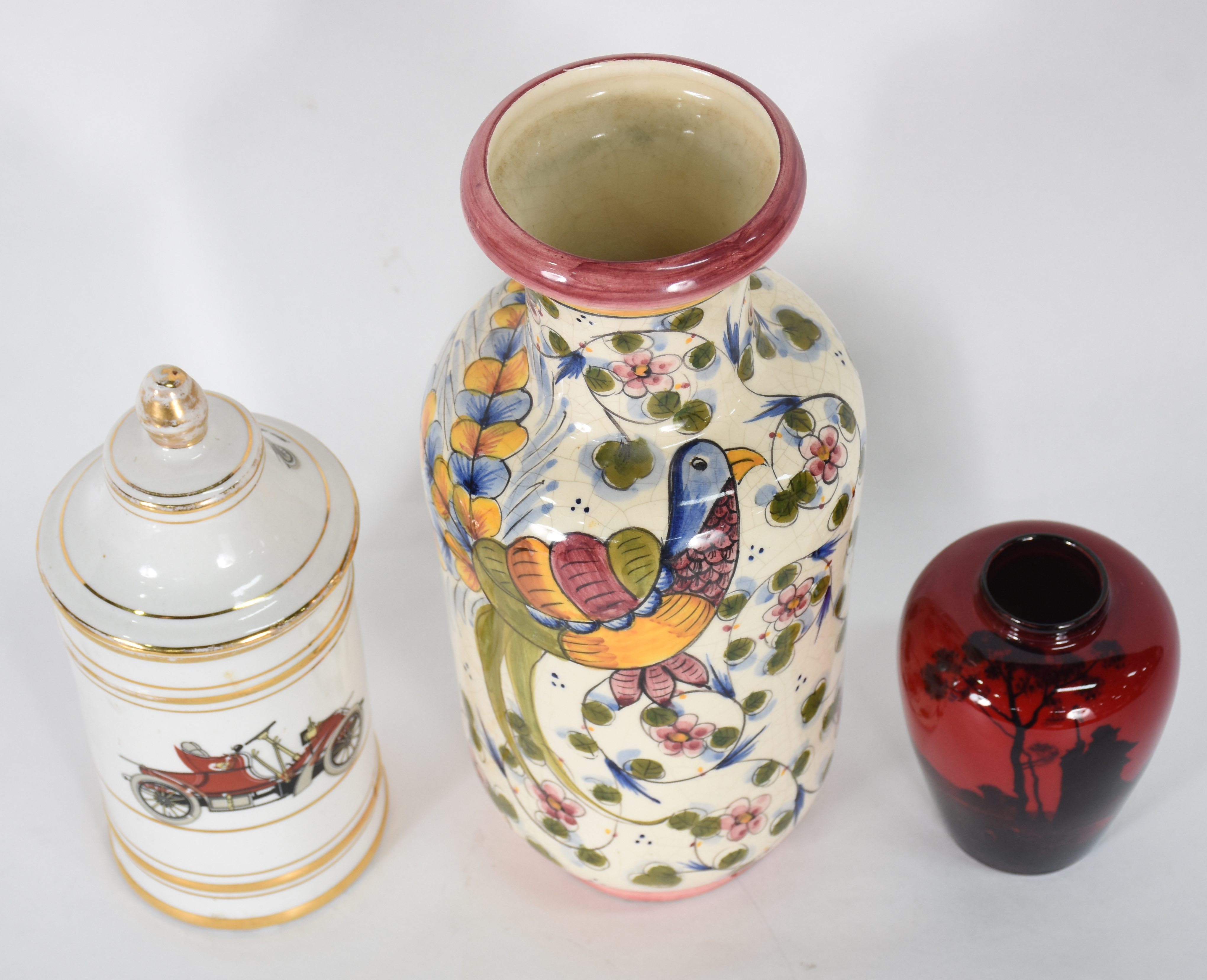 Três peças diversas de porcelana sendo, vaso Luis Salvador com... - foto 2 de 8