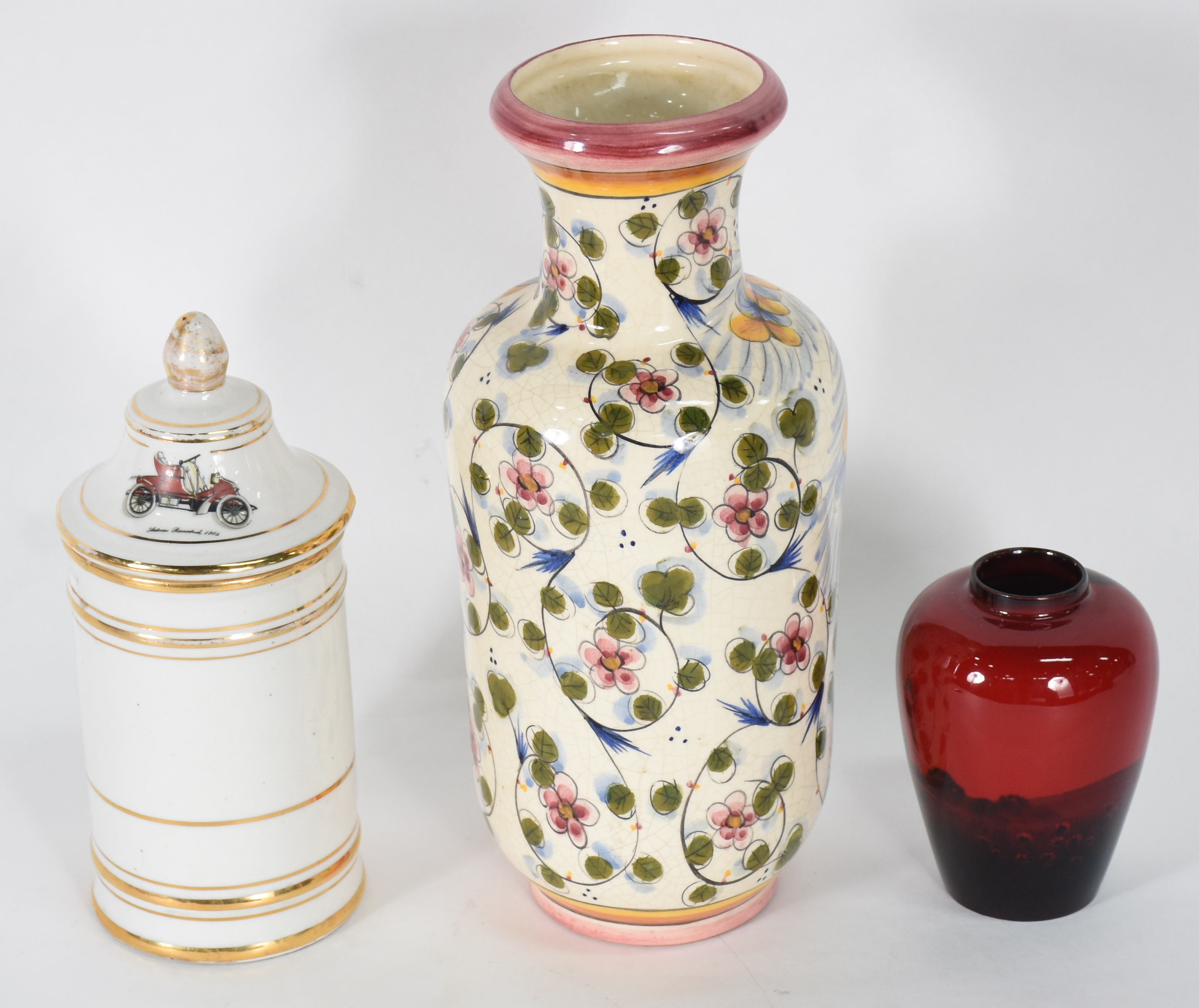 Três peças diversas de porcelana sendo, vaso Luis Salvador com... - foto 3 de 8