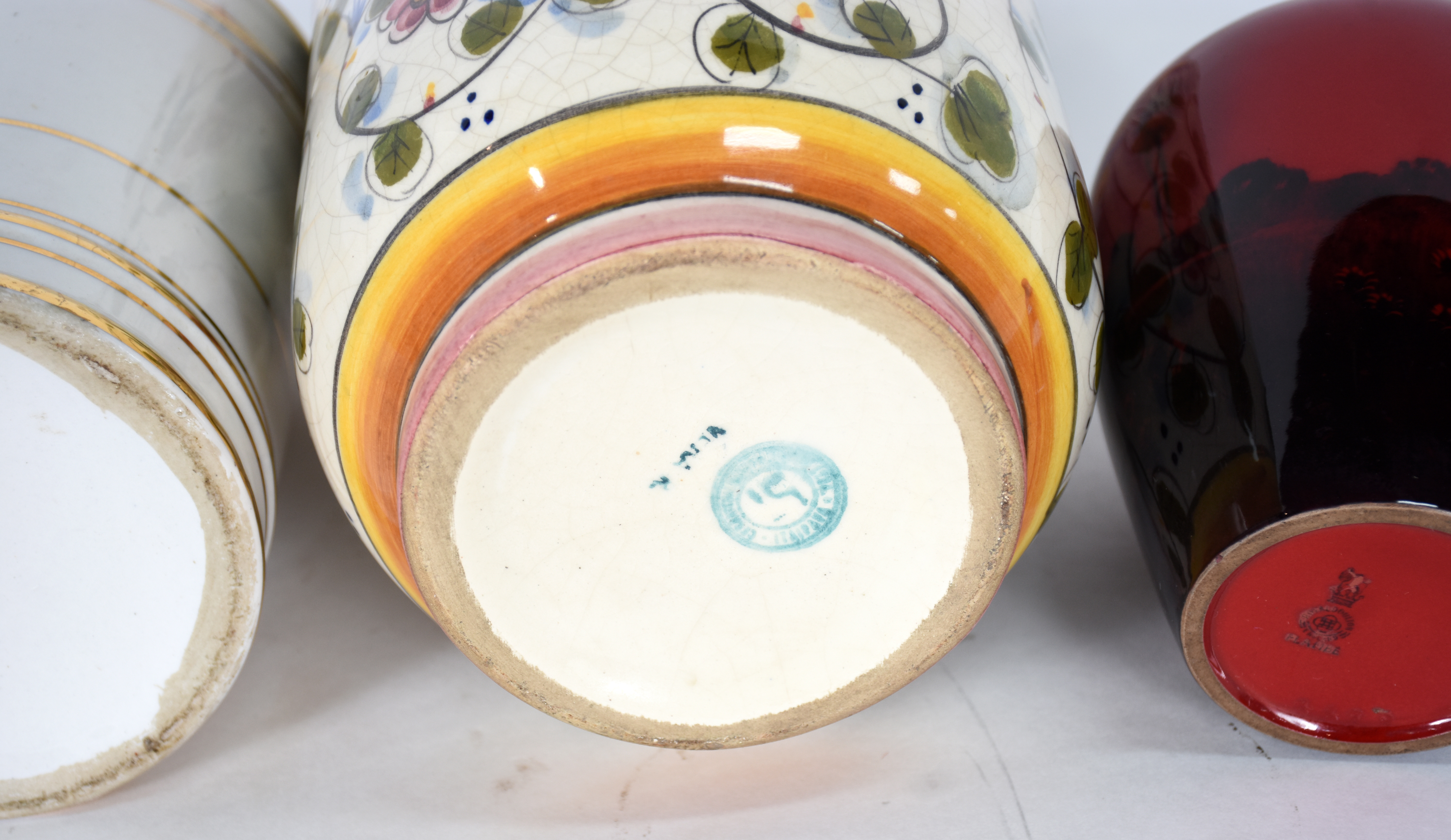 Três peças diversas de porcelana sendo, vaso Luis Salvador com... - foto 8 de 8