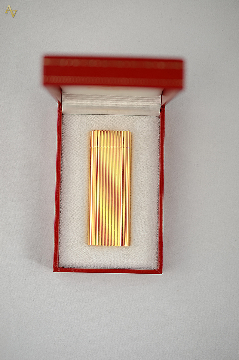CARTIER - Isqueiro à gás, sem uso. Acompanha embalagem, certificado e... - foto 2 de 3