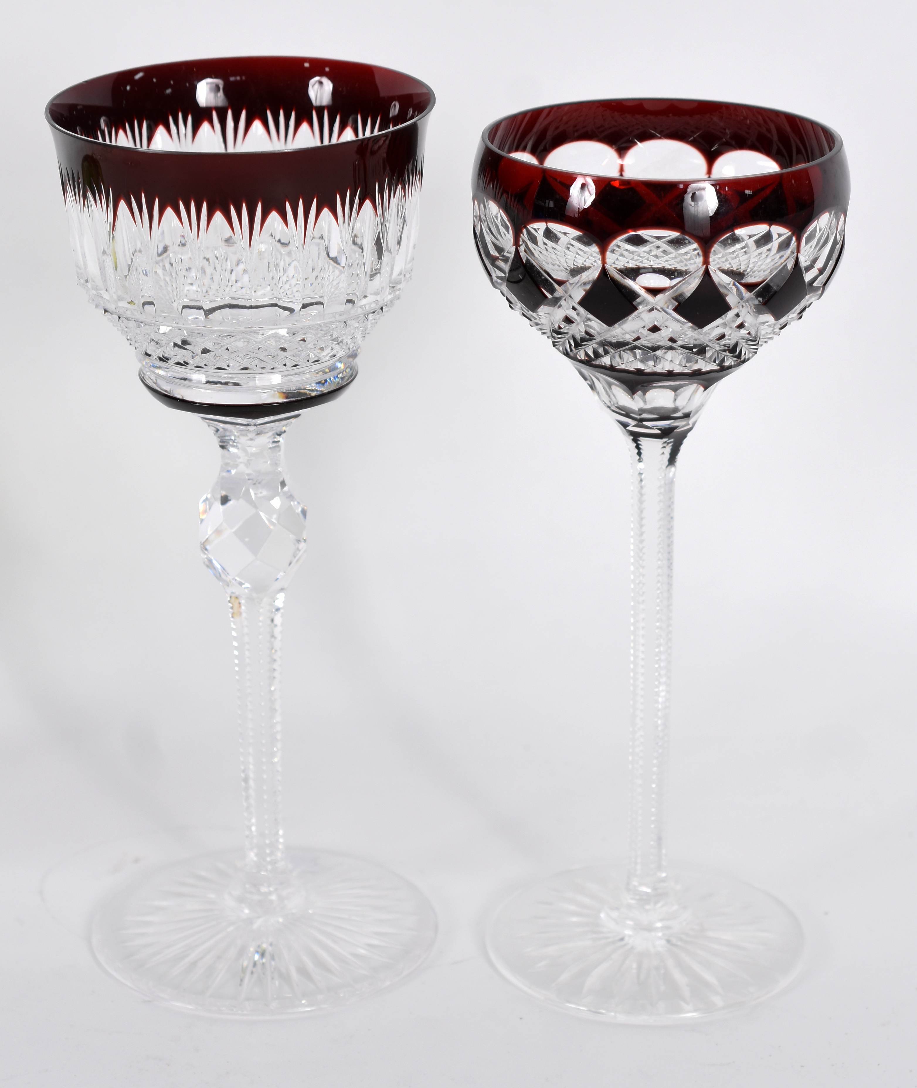 Lote com 6 cálices diversos para vinho de cristal em modelos e cores... - foto 3 de 3