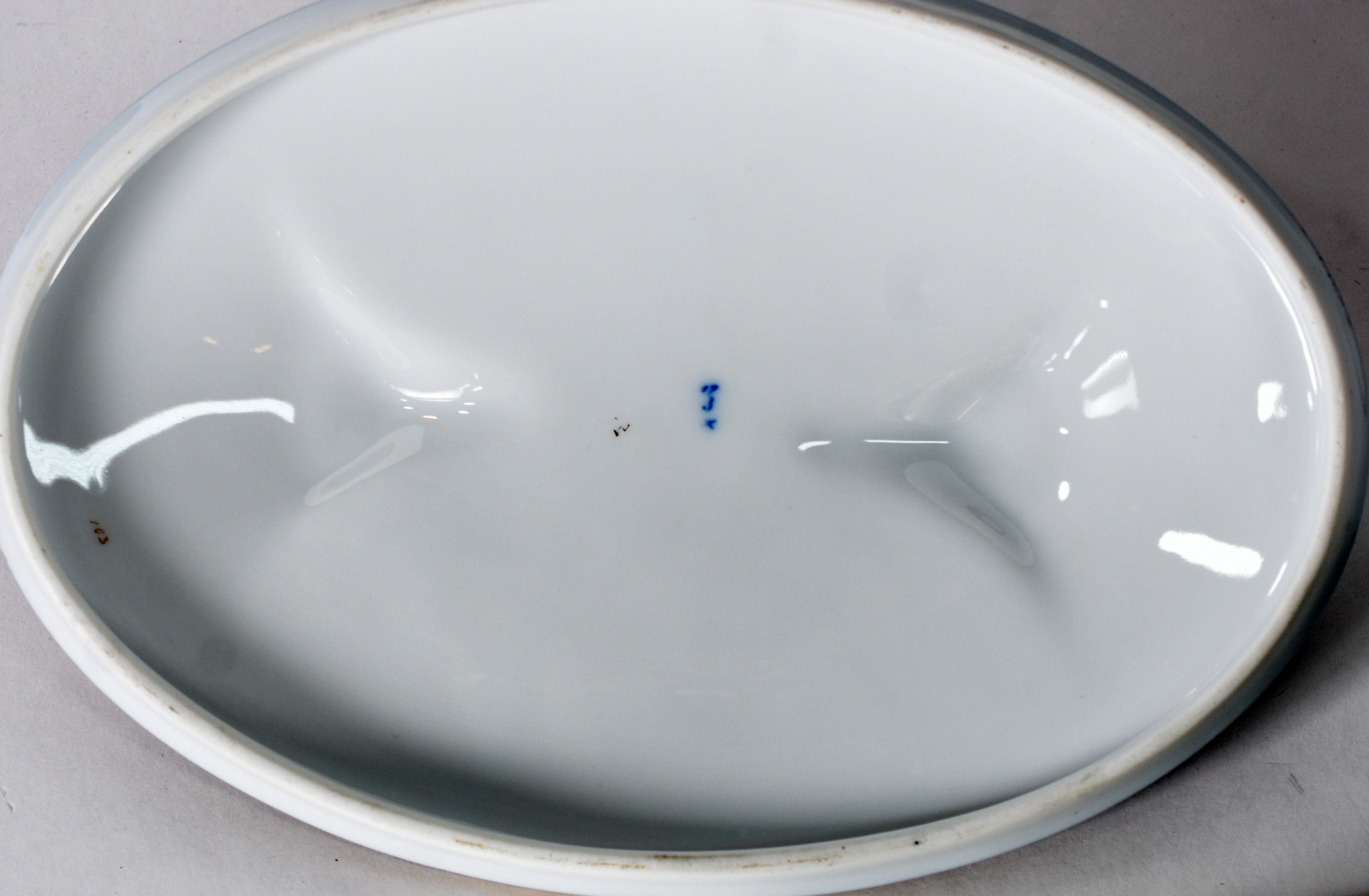 Aparelho de jantar de porcelana Rosenthal, cor branca com borda azul... - foto 3 de 6