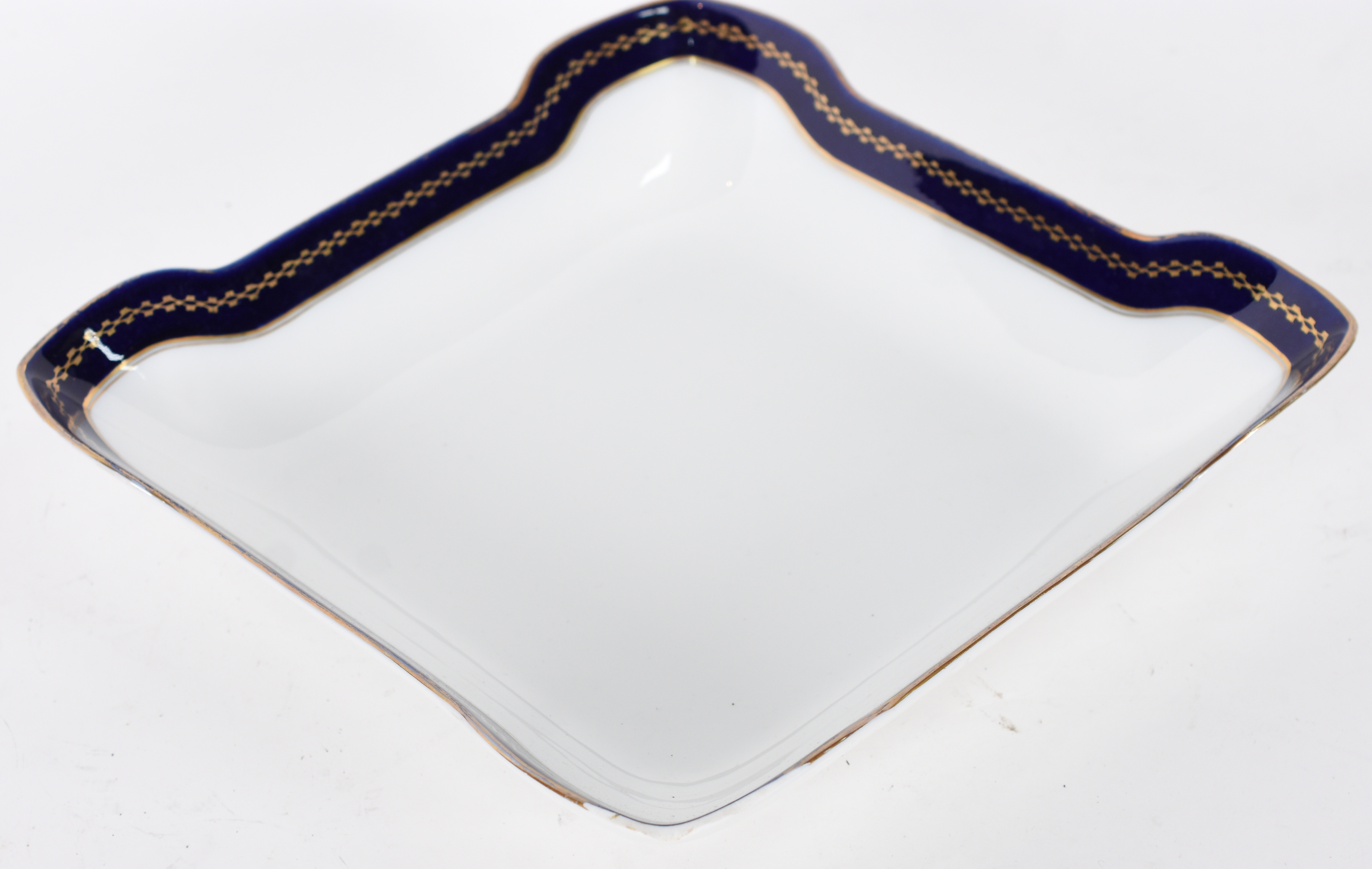 Aparelho de jantar de porcelana Rosenthal, cor branca com borda azul... - foto 5 de 6