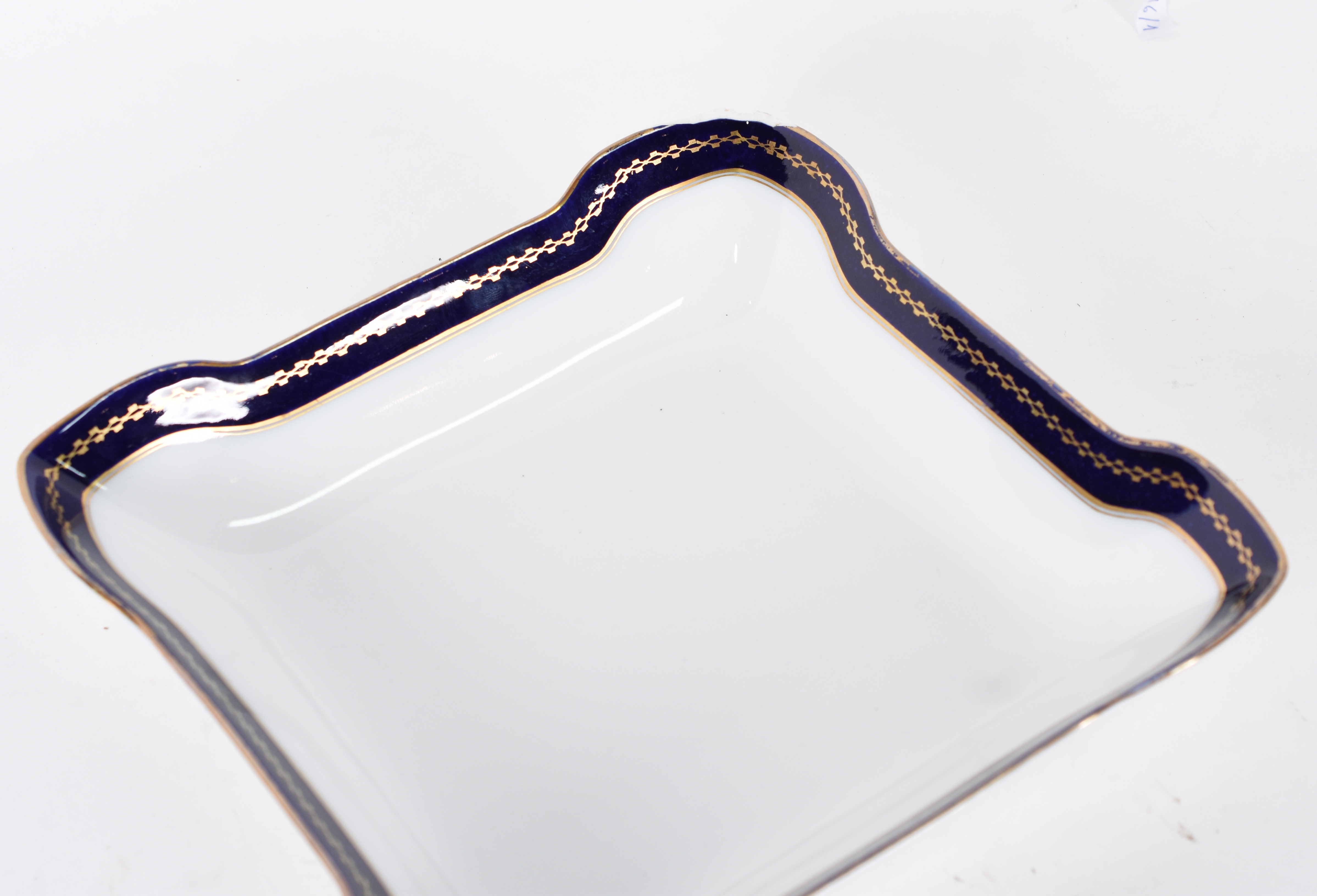 Aparelho de jantar de porcelana Rosenthal, cor branca com borda azul... - foto 6 de 6