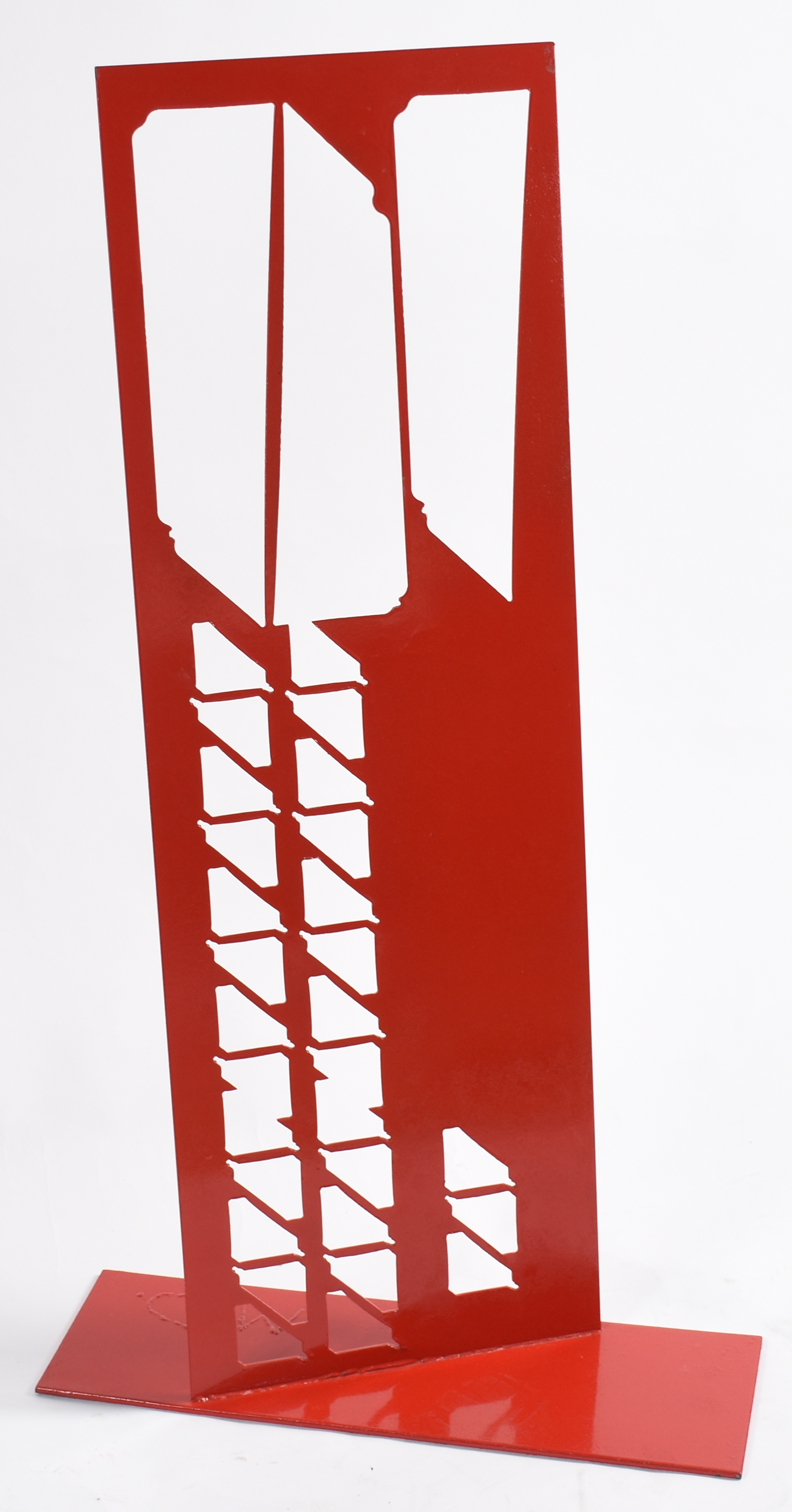 Escultura de metal pintado de vermelho, assinada. - foto 3 de 4