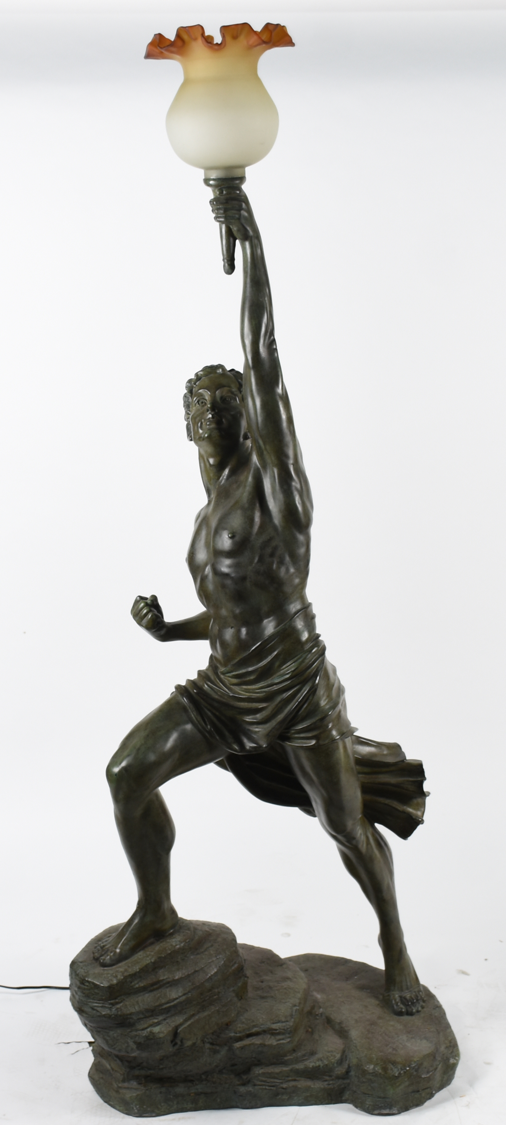 Escultura em resina italiana, representando Apolo, cinzelada e... - foto 1 de 5