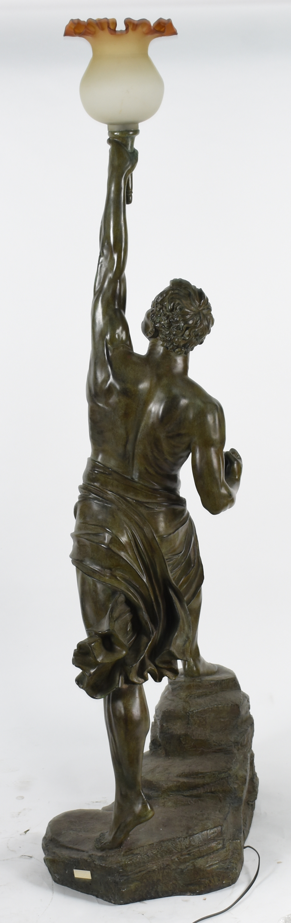 Escultura em resina italiana, representando Apolo, cinzelada e... - foto 4 de 5