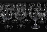 Lote com 16 taças para champagne de cristal, se... - Lote com 16 taças para champagne de cristal, sendo 6 facetadas (uma bicada) e 10 lapidadas.