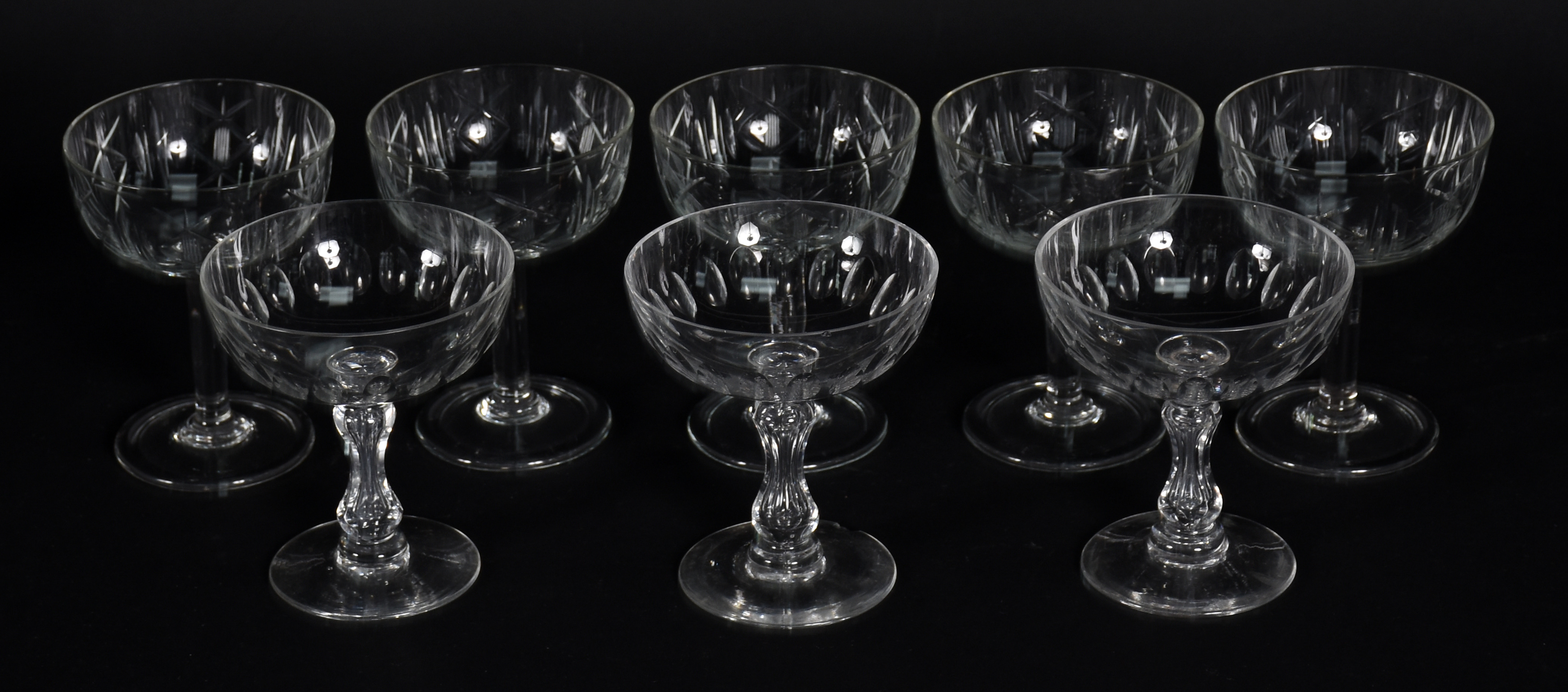 Lote com 16 taças para champagne de cristal, sendo 6 facetadas (uma... - foto 3 de 8